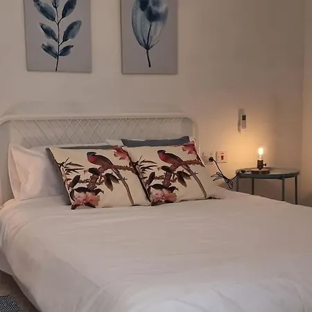 Ground Floor 3 Min Walk From The Sea Apartmán *