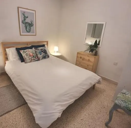 Ground Floor 3 Min Walk From The Sea Apartmán