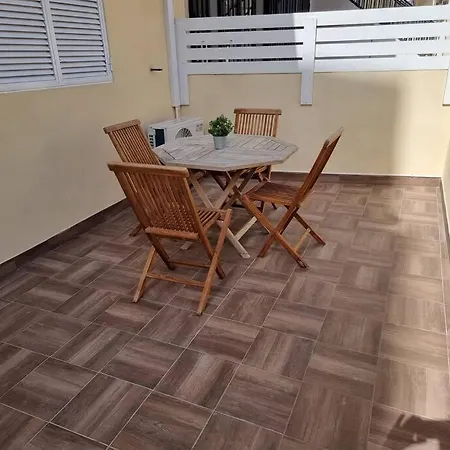 Apartment Ground Floor 3 Min Walk From The Sea